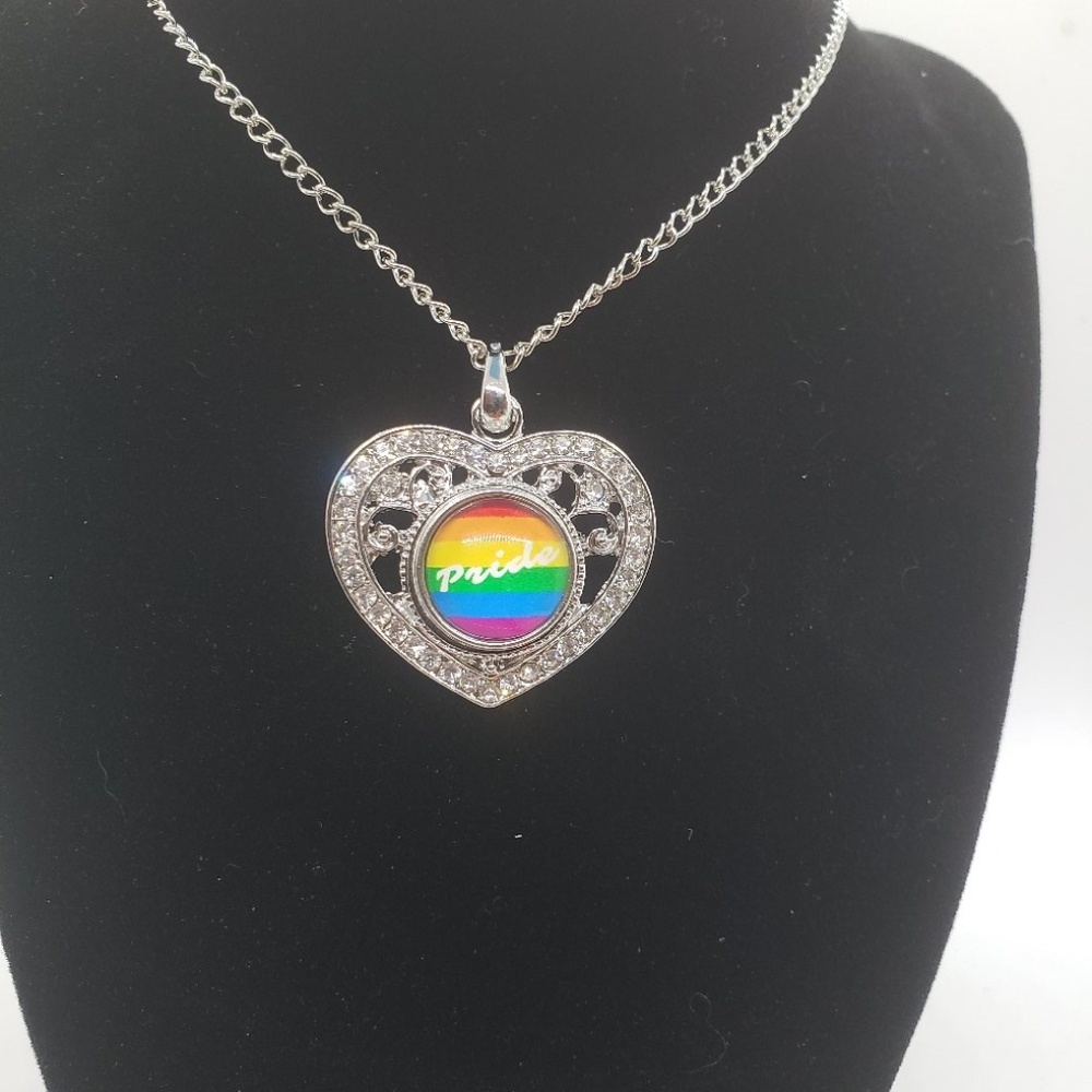Women's necklace (LGBT)